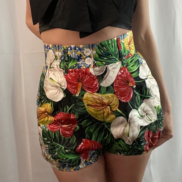 Dolce and Gabbana hot pants shorts - Picture 6 of 11